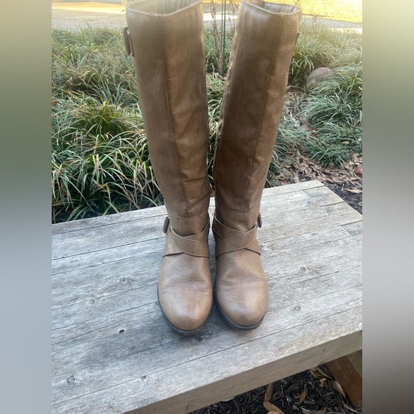 ❌SOLD❌Women's Tan Vegan Leather Boots - Picture 1 of 13